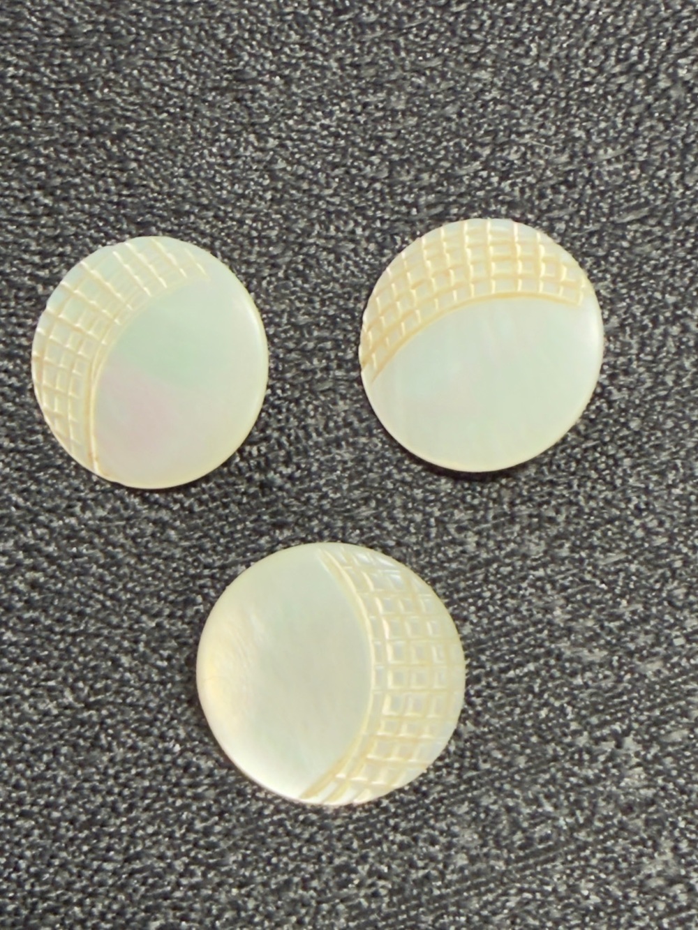 Mother of Pearl Round scatter brooches. Set - Cream Tone